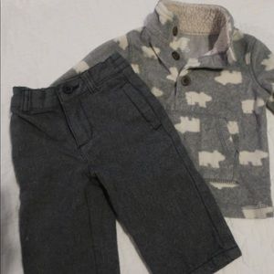 Carter’s adorable boys outfit, like new. 9 months.